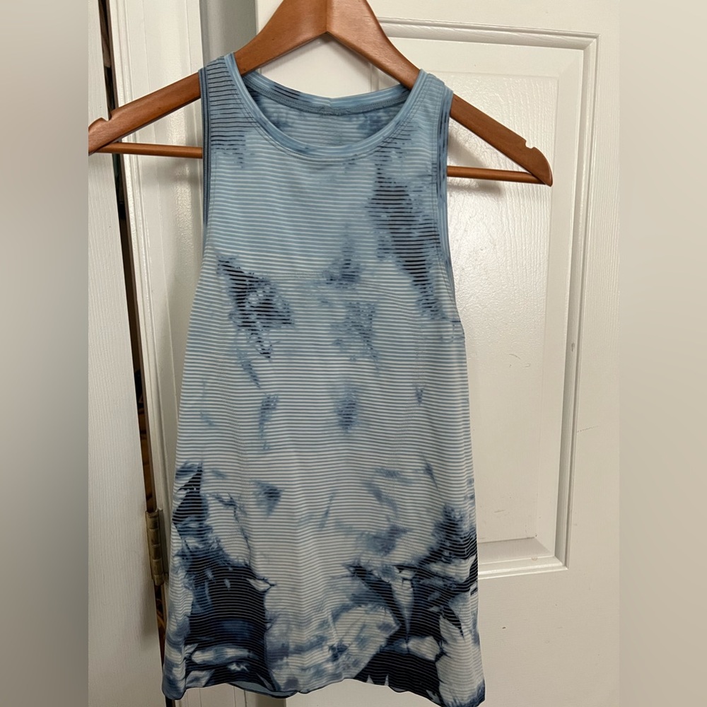 Lululemon Swiftly high neck tank size 4